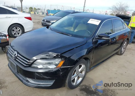 2013 Volkswagen Passat 2.5L Se z USA, uszkodzony, nr VIN 1VWBP7A37DC139601